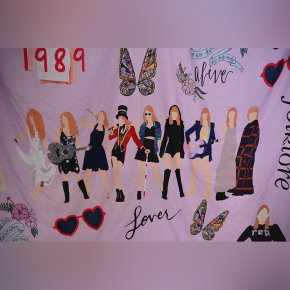 Taylor Swift Eras Tour Inspired Purple Queen Duvet Cover
NWOT - Picture 3 of 5